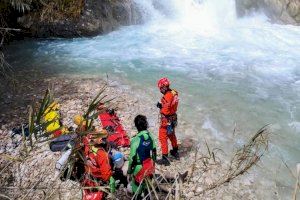 Dos excursionistas fallecen tras caer por un barranco en Alicante y ser arrastrados por el agua