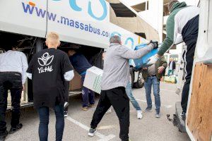 La Asociación YùHé colabora con el traslado de más de 400 refugiados en un mes desde la frontera