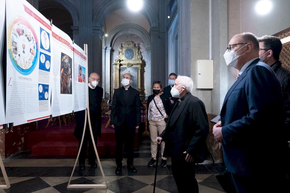 Llega A Valencia La Exposición De Los Milagros Eucarísticos Elaborada ...