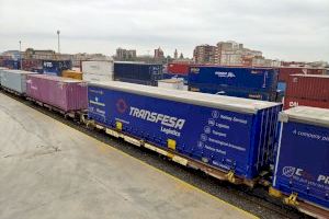 La Generalitat envía 13 camiones y un tren con ayuda humanitaria a Ucrania