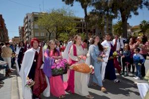 La Semana Santa Marinera celebra el Desfile del Domingo de Resurrección por las calles y barrios de los Poblados Marítimos