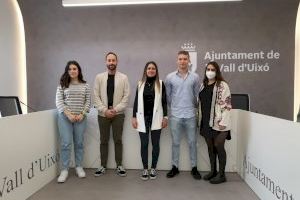 El Ayuntamiento de la Vall d’Uixó recibe al alumnado del IES Honori Garcia para promocionar la FP Dual