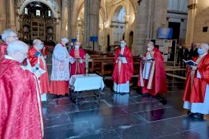 La Catedral acoge la tradicional “bendición del término” de Valencia desde la Puerta de los Hierros