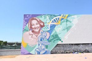 La investigadora Ángela Nieto, protagonista d'un nou mural del projecte ‘Dones de ciència’ de Las Naves i la UPV