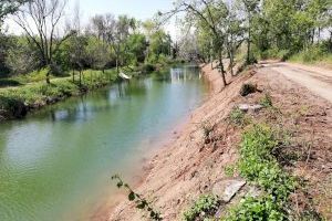 La Confederación Hidrográfica del Júcar visita la restauración ambiental del río Anna en Burriana