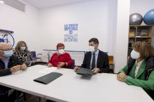 L'Associació Parkinson Gandia-Safor firma el conveni amb l'Ajuntament de Gandia