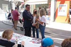 El alcalde respalda a los comerciantes de la calle Poeta Quintana en la ‘Fiesta de la Primavera-Alternativa Cultural’