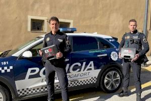 La Policía de Rocafort, la primera en España en vestir polos hechos con botellas recicladas