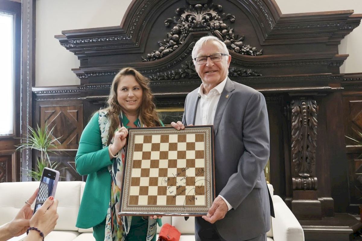 Judit Polgar, la gran dama del ajedrez, visita València los días 13 y 14 de  mayo - Peón de Rey