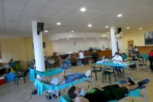 30 donantes de sangre ayer en el Salón Social El Cirer