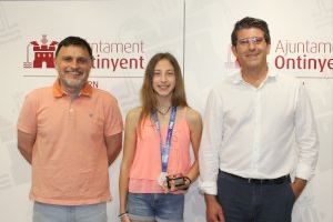 L’Alcalde d’Ontinyent felicita la gimnasta Neus Torrent pel seu campionat d’Espanya