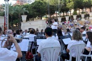 La banda sinfónica de la Unión Musical de Benidorm homenajea a su ex presidente Jaime Jesús Pérez Linares