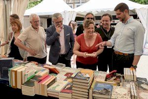 La Plaça del Llibre reuneix 3.000 assistents i prop d'un miler de títols venuts