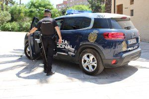 Un joven se queda inconsciente al caer sobre una mesa de cristal en Patraix y desangrarse