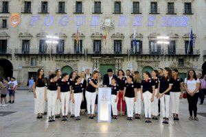 Barcala y las Belleas Marina Niceto y Valeria Gómez, encienden el alumbrado de las Hogueras del Reencuentro