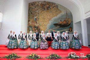 La Federació de Fogueres rinde homenaje a las bellezas y damas 2022