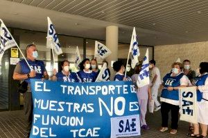 Protesta en el hospital La Plana ante la falta de personal en en enfermería