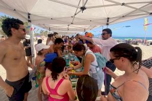 Cientos de personas disfrutan de un domingo en familia con talleres y pallea gratuita en la playa de San Juan