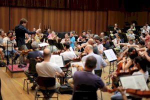 El Palau de la Música i l'Associació Contra el Càncer commemoren 50 anys d'investigació amb un concert de l'Orquestra de València