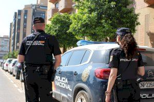 La policia evita in extremis que dues dones es llancin al buit a València