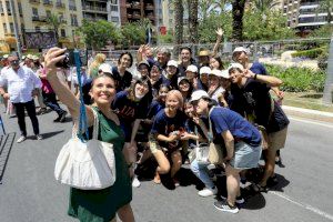 FOTOGALERIA | Fogueres 2022: Mascletà i visita a la Foguera Oficial d'Alacant