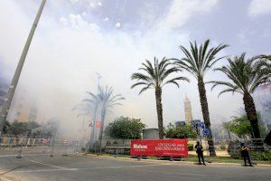 Una arriesgada apuesta visual y un estruendoso terremoto final protagonizan la mascletá de Hermanos Sirvent