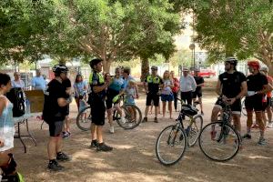 Alicante celebra una ruta en bicicleta para conocer las Hogueras con STV y el Ayuntamiento