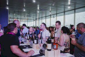 Utiel-Requena celebra una presentación especial de blancos y rosados en la terraza del Veles e Vents