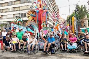 Las personas con discapacidad de COCEMFE Alicante vivencian la accesibilidad fogueril