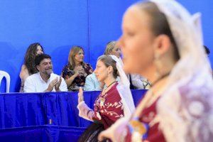 Barcala comparte con hogueras y barracas la emoción de la Ofrenda de Flores a la Virgen del Remedio