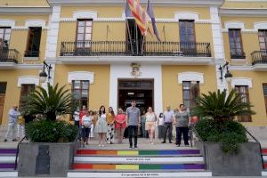 Silencio en Burjassot para denunciar el asesinato de una mujer en Alzira, víctima de violencia de género