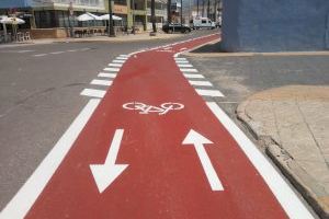 Nules compta ja amb un carril bici que recórrer tota l'avinguda de primera línia de platja