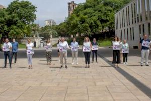 Minuto de silencio en Benidorm por la joven asesinada en Parla (Madrid)