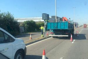 Castelló instala los nuevos radares fijos que controlarán la velocidad en sus accesos