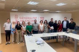 Josefina Bueno explica al estudiantado los detalles de la bajada del 10% en las tasas universitarias