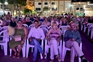 El concierto de la Colla Larraix se convierte en un aplaudido homenaje a las grandes figuras que pasaron por la sala de fiestas “Gallo Rojo”