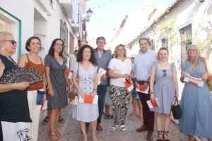 Els carrers del poble antic es converteixen en una exposició d'art a l'aire lliure amb Balconades d’Altea