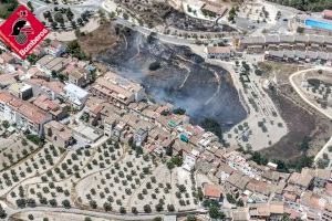 Controlado un incendio en una zona de vegetación en Tibi