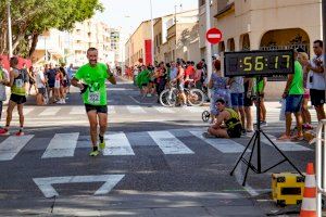 Cerca de 400 personas participan en la Mitat de Mitja Marató de Torrellano