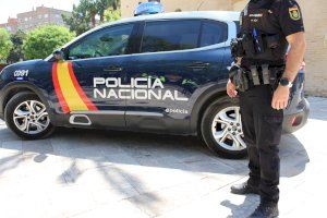 Detenida en Valencia tras apuñalar a una joven en el cuello y el costado con unas tijeras