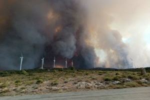 Viver queda confinado y el incendio se acerca al Ragudo