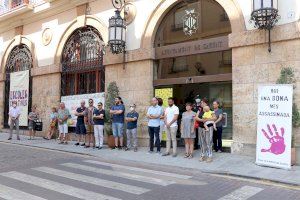 Sagunto guarda un minuto de silencio por los presuntos asesinatos machistas perpetrados en Sevilla y Valladolid