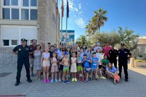 La Policía Nacional acoge a 32 niños ucranianos para que pasen unos días en la Comunitat Valenciana alejados de la guerra