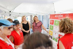 Cruz Roja despliega en la playa de l’Albir el juego de rol ‘Acción Humanitaria’