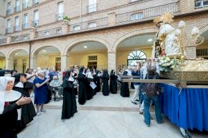 La imagen peregrina de la Mare de Déu visita la Casa General de las Hermanitas de los Ancianos Desamparados en Valencia