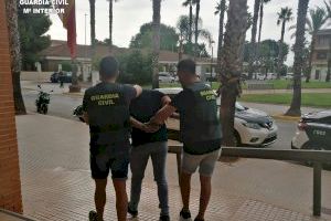 Roba en Valencia con un cuchillo a un repartidor de comida al que había agredido anteriormente