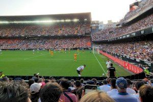 La Asociación Española Contra el Cáncer pide que se prohiba fumar en los estadios de fútbol