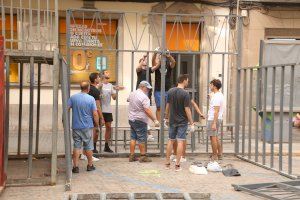 Borriana munta els cadafales per al retorn dels bous al carrer després de dos anys de pandèmia