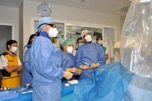 La Unidad de Hemodinámica del Hospital General de Castelló es pionera en la implantación de prótesis para el tratamiento de angina de pecho