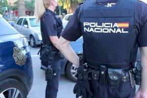 Colisiona contra un vehículo cuando huía tras robar un coche de un garaje en Valencia